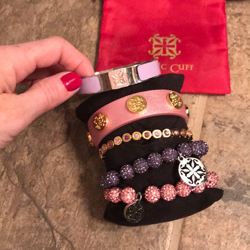 Bracelets - Picture 3 of 6